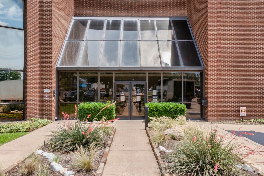 More Photos Of 1401 N Central Expy, Richardson Office For Lease