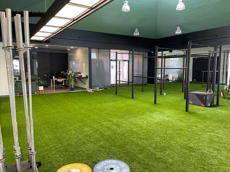 More Photos Of 875 Garnet Ave, San Diego Storefront Retail Office For Lease