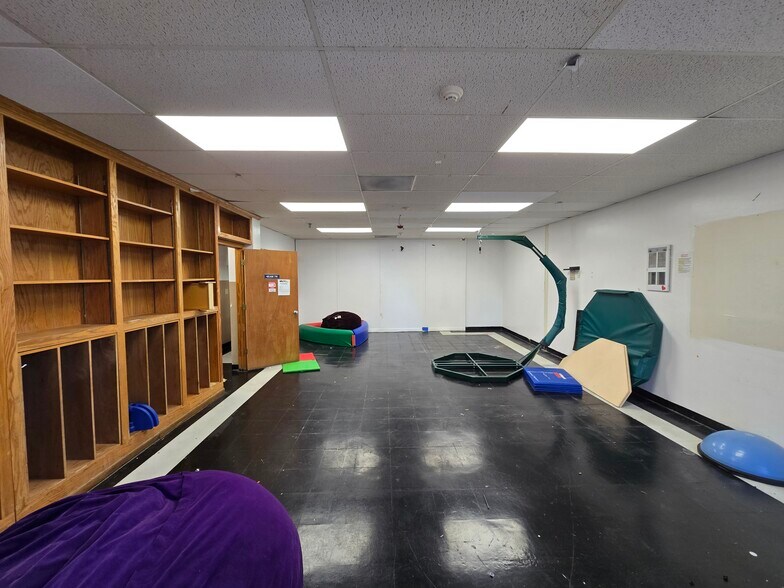 More Photos Of 80 Woodrow Rd, Staten Island Daycare Center For Lease