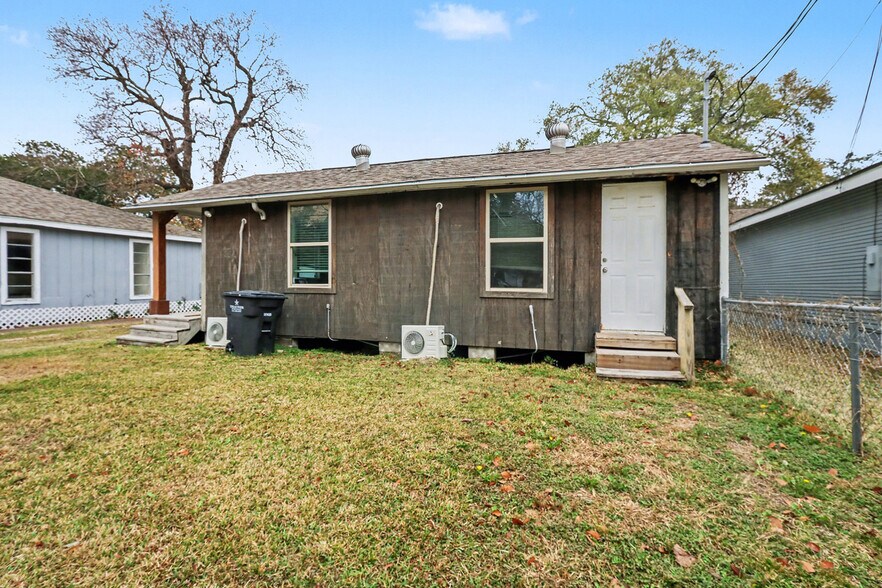 More Photos Of 5709 5th St, Katy Medical For Lease