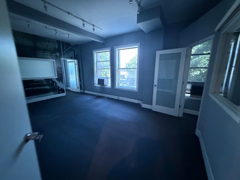 More Photos Of 6400-6404 Hollywood Blvd, Los Angeles Office For Lease