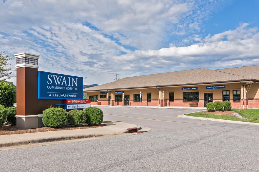 More Photos Of 470 Center St, Bryson City Medical For Sale