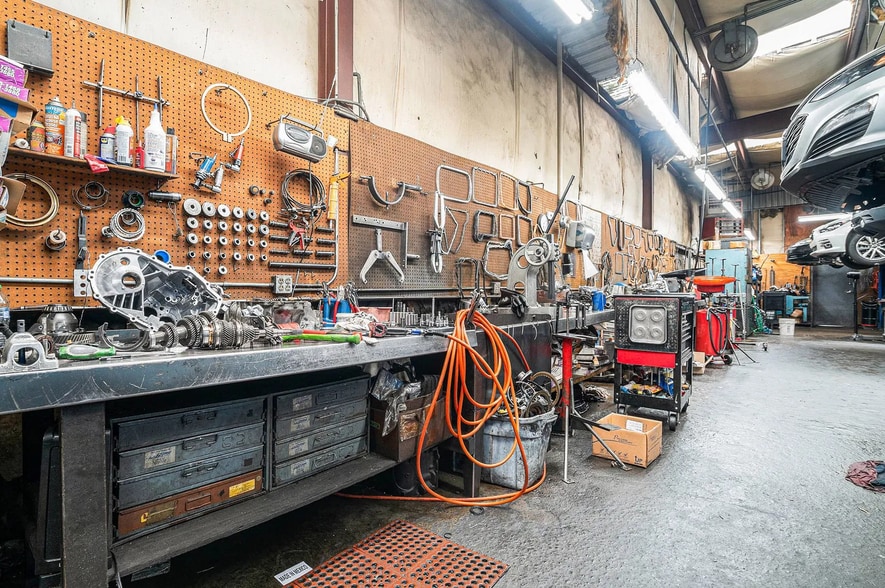 More Photos Of 5965 Memorial Dr, Stone Mountain Auto Repair For Sale