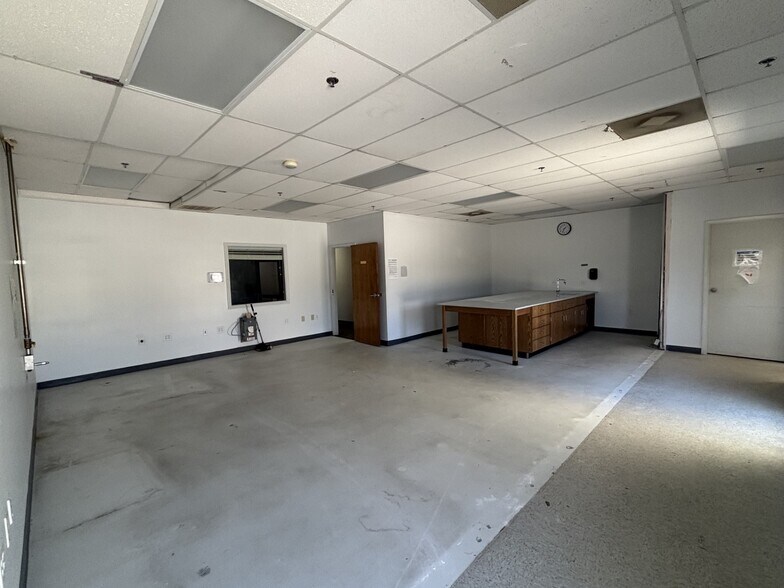 More Photos Of 100 Industrial Rd, Red Springs Manufacturing For Sale
