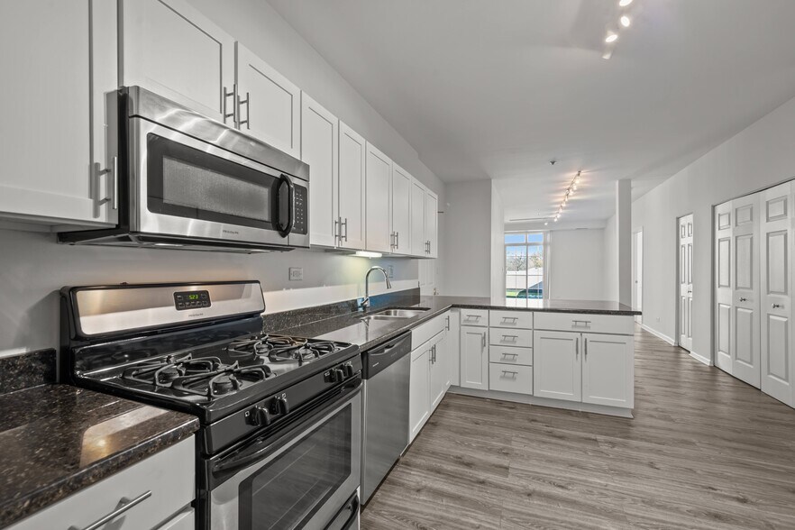 More Photos Of 725-775 N Waukegan Rd, Deerfield Unknown For Lease