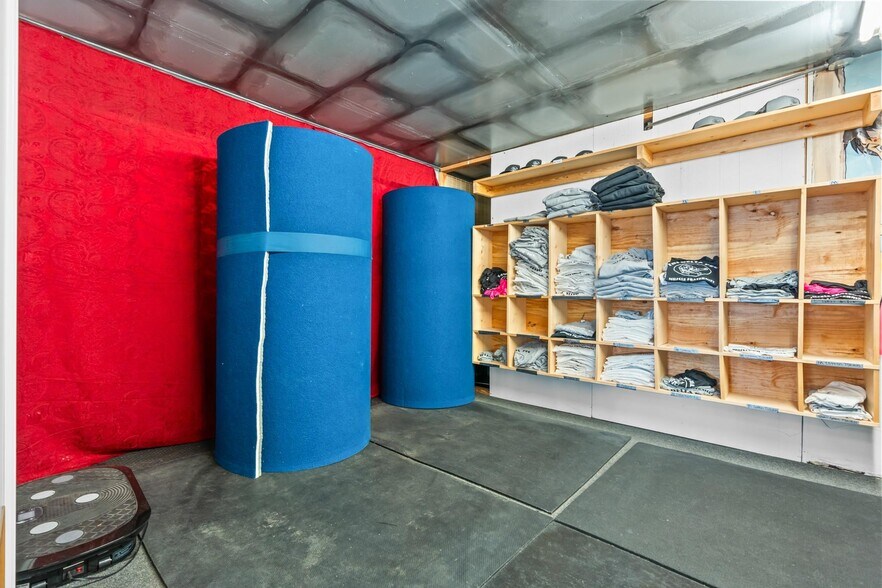 More Photos Of 110 E Franklin St, Hillsboro Health Club For Sale