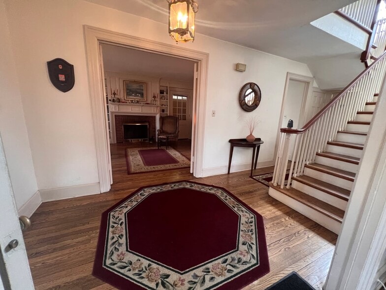 More Photos Of 80 Court St, Freehold Office For Sale