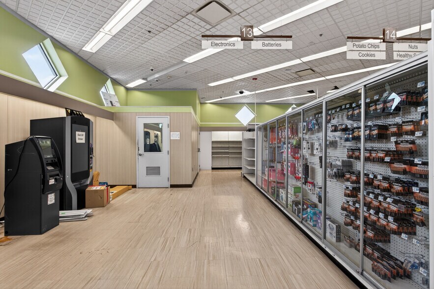 More Photos Of 5627-5699 Chestnut St, Philadelphia Drugstore For Lease