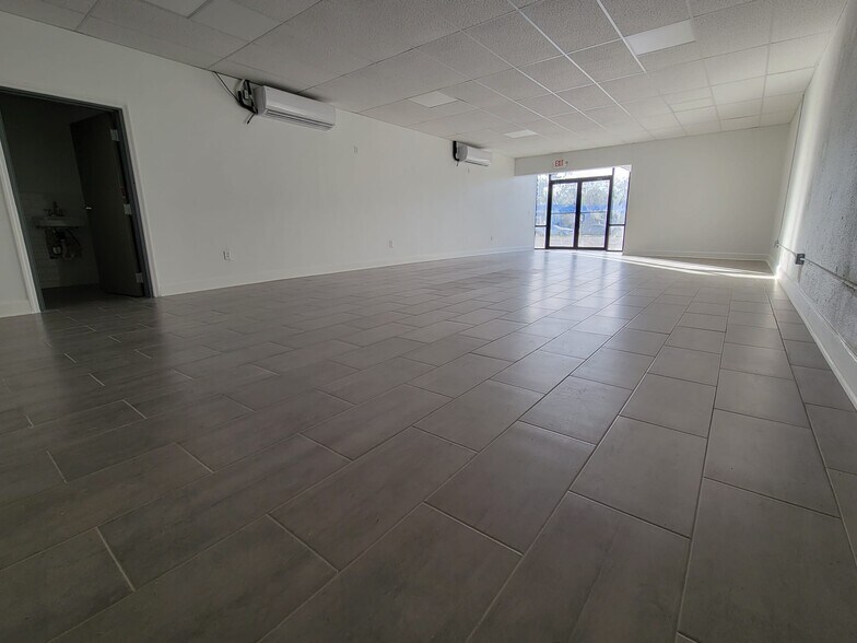 More Photos Of 2013-2023 Jammes Rd, Jacksonville Storefront For Lease