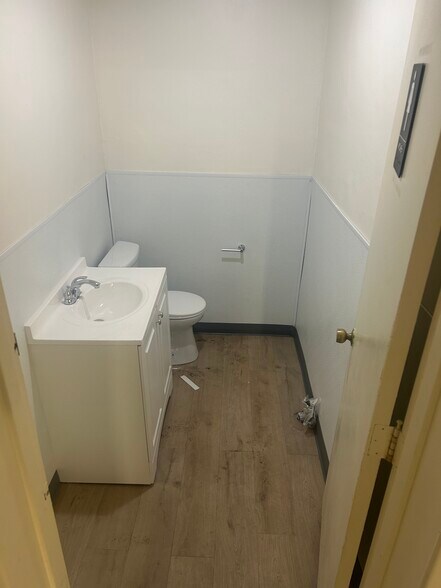 More Photos Of 1026 S Gerhart Ave, Commerce Warehouse For Sale