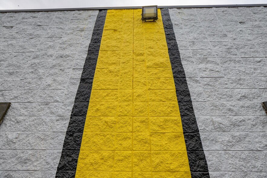 More Photos Of 8200 E Pacific Pl, Denver Unknown For Lease