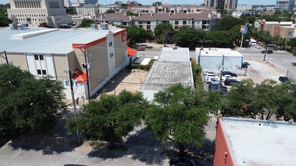 More Photos Of 1012 Florence St, Fort Worth Auto Repair For Sale