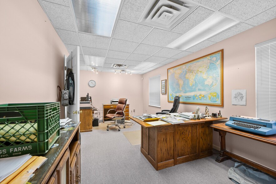 More Photos Of 23001-23003 Greater Mack Ave, Saint Clair Shores Medical For Lease