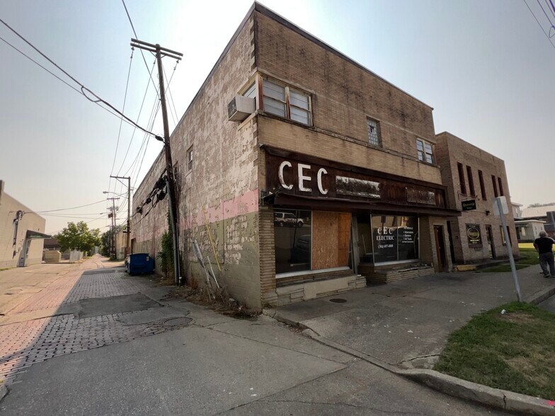 More Photos Of 824 20th St, Huntington General Retail For Sale