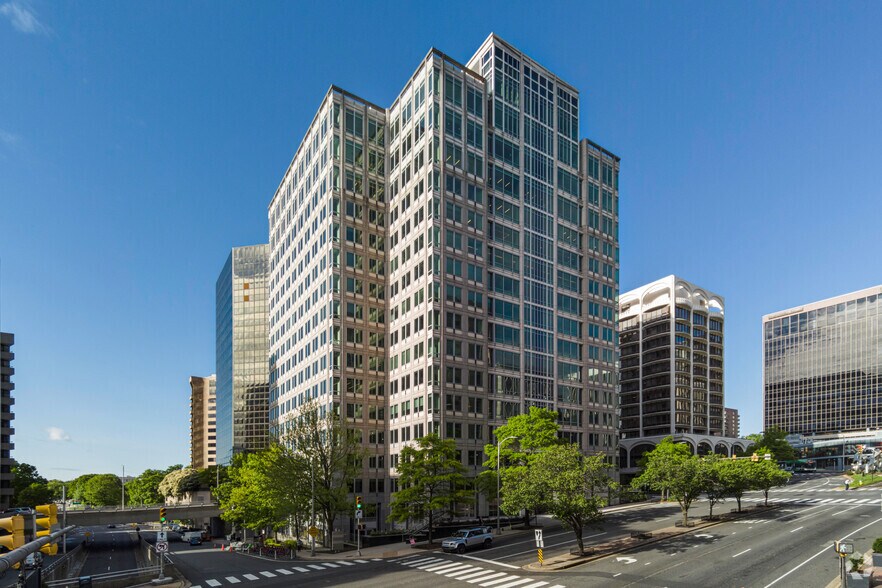More Photos Of 1300 Wilson Blvd, Arlington Office For Lease