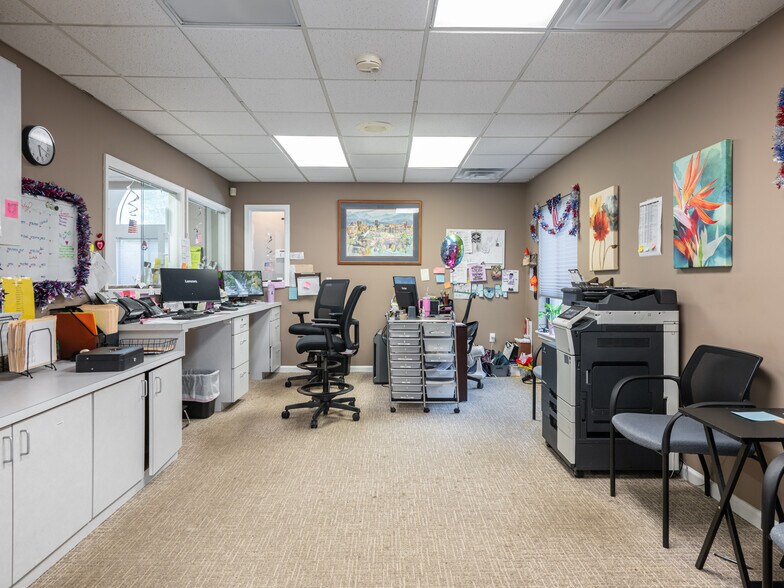 More Photos Of 1998 Hendersonville Rd, Asheville Medical For Sale