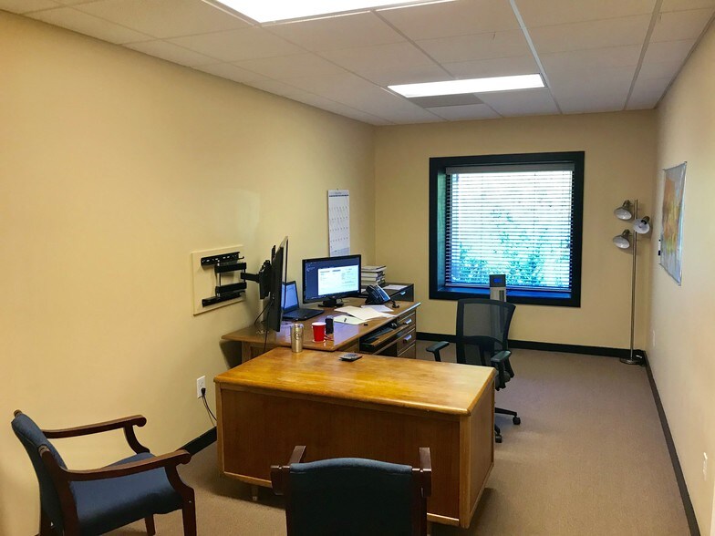 More Photos Of 230 Industrial Park Rd, Baldwin Warehouse For Lease