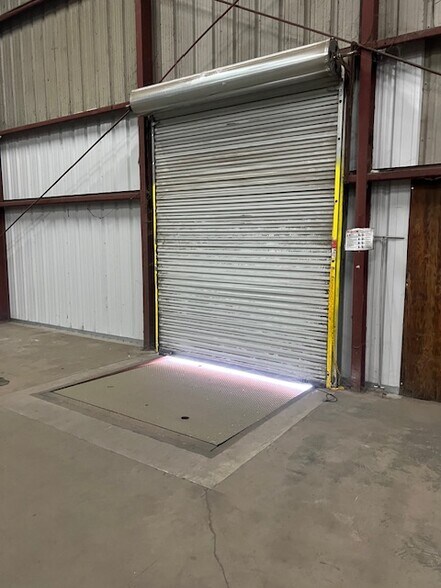 More Photos Of 136 Flamingo Dr, Modesto Warehouse For Lease