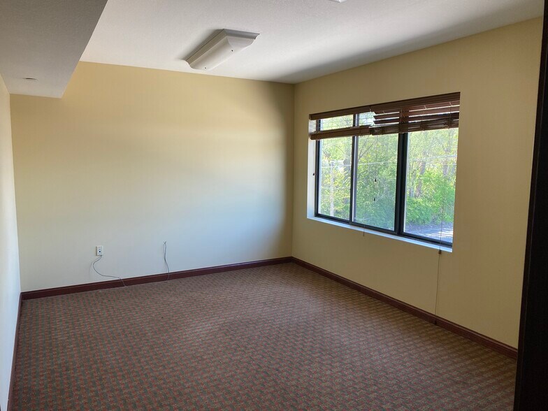 More Photos Of 247 N Dixie Way, South Bend Office For Lease