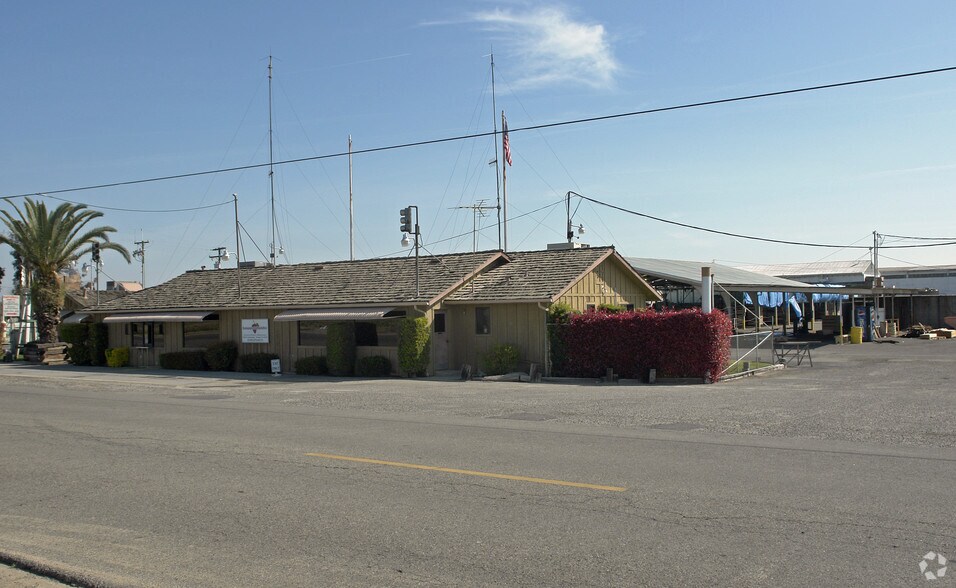More Photos Of 3636 N Grantland Ave, Fresno Warehouse For Lease