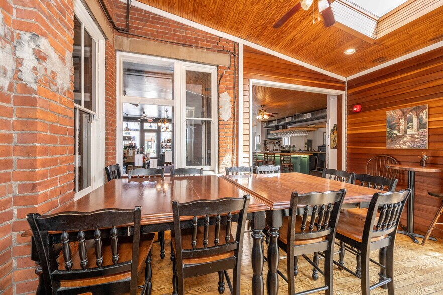 More Photos Of 2015 Madison rd, Cincinnati Storefront Retail Residential For Lease