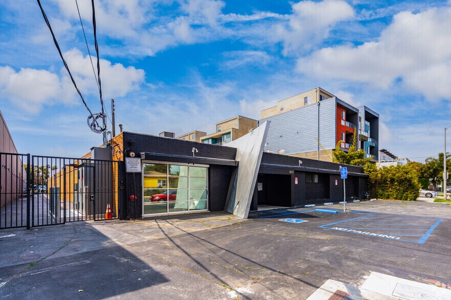 Primary Photo Of 4221 Redwood Ave, Los Angeles Loft Creative Space For Lease