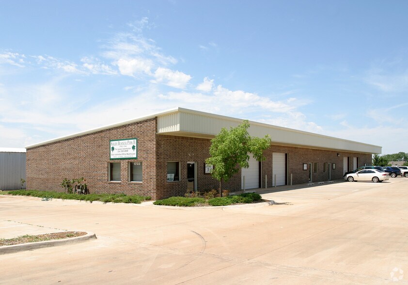 More Photos Of 1408 S Fretz Ave, Edmond Industrial For Sale