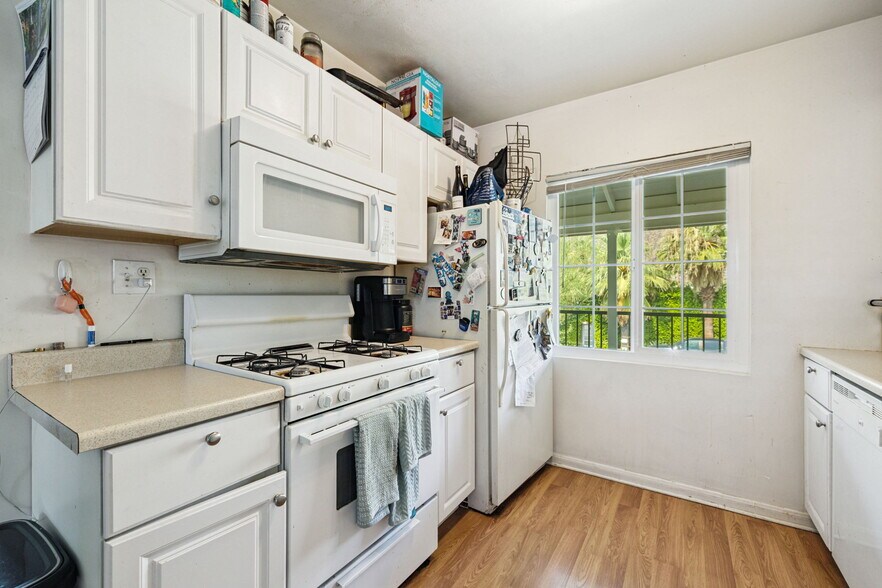 More Photos Of 1674 S Via Salida, Palm Springs Apartments For Sale