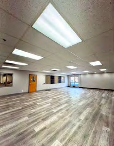 More Photos Of 2441-2445 Northline Industrial Blvd, Maryland Heights Warehouse For Sale