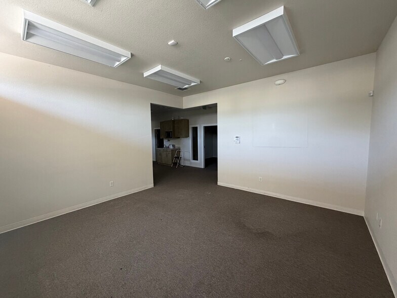 More Photos Of 125 N Church St, Lodi Office For Lease