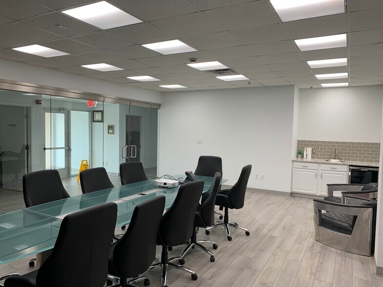 More Photos Of 12830 Cogburn Ave, San Antonio Light Distribution For Lease