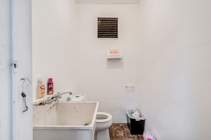 More Photos Of 3626 E Cesar Chavez Blvd, Fresno General Retail For Sale