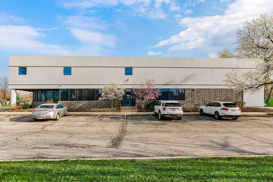 More Photos Of 12635-12651 Hemlock St, Overland Park Showroom For Lease