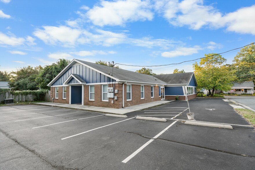 More Photos Of 200 W Weaver St, Carrboro Office For Sale