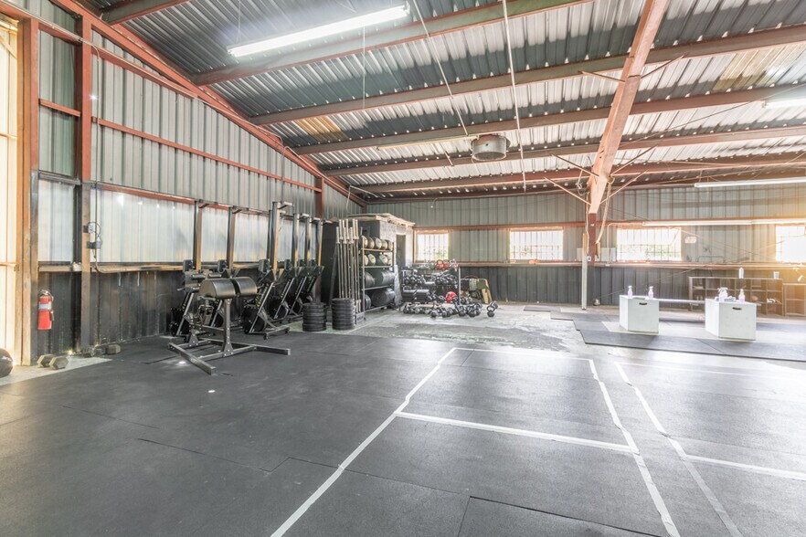 More Photos Of 1624 Airline Dr, Houston Warehouse For Sale