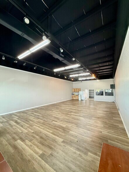 More Photos Of 5011-5047 Ulmerton Rd, Clearwater Unknown For Lease