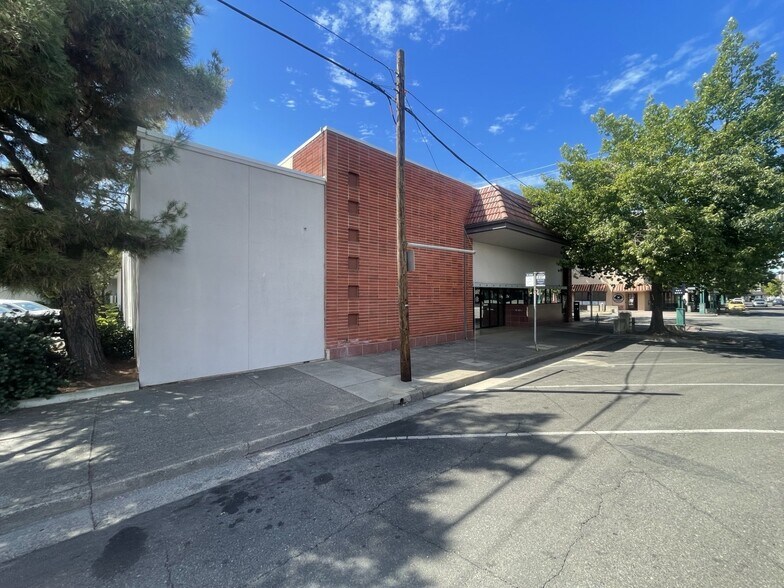 Primary Photo Of 1810 Market St, Redding Office Residential For Lease