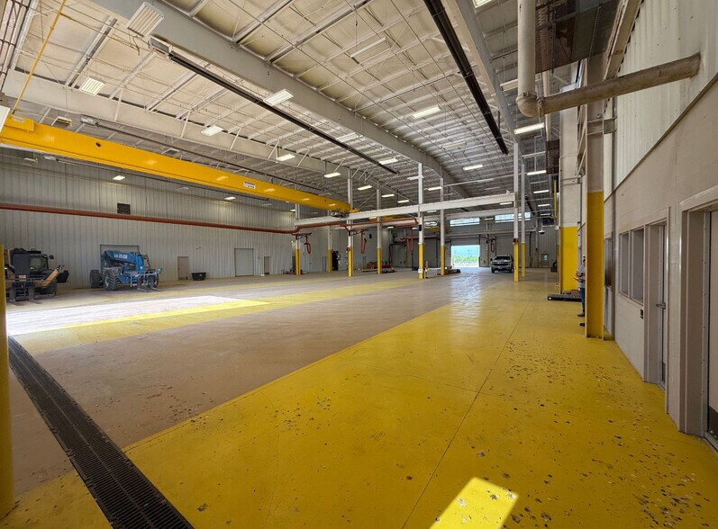 More Photos Of 2336 US-183, Cuero Warehouse For Sale
