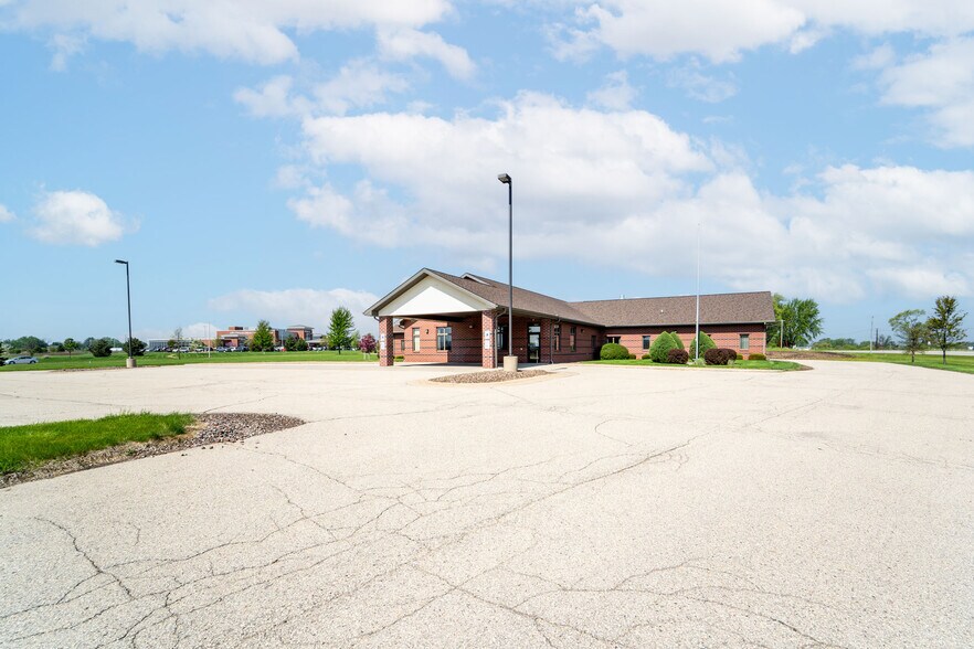 More Photos Of 790 Eastgate Dr, Ripon Medical For Sale