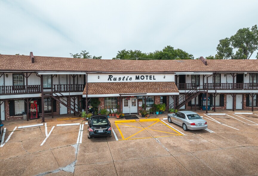 More Photos Of 812 S Bishop Ave, Rolla Hotel For Sale