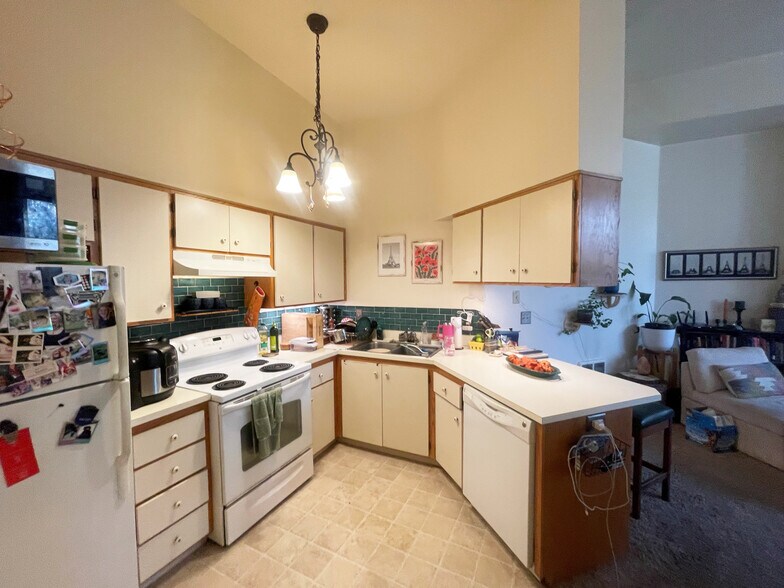 More Photos Of 795 Willamette St, Eugene Apartments For Sale
