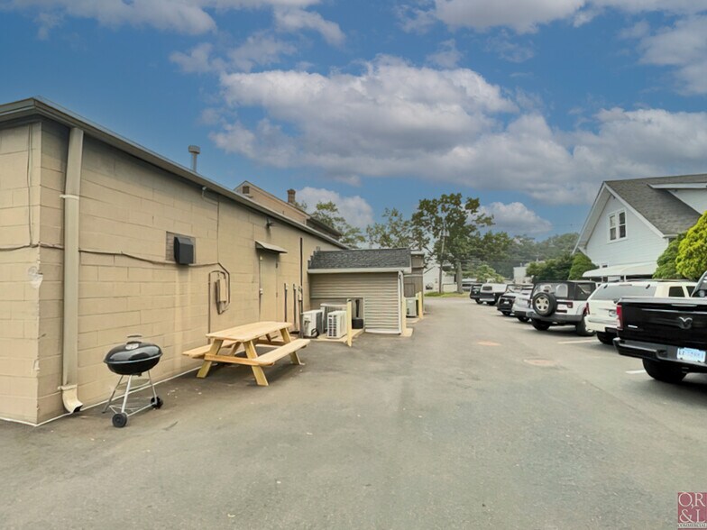 More Photos Of 1056 S Colony Rd, Wallingford Freestanding For Lease