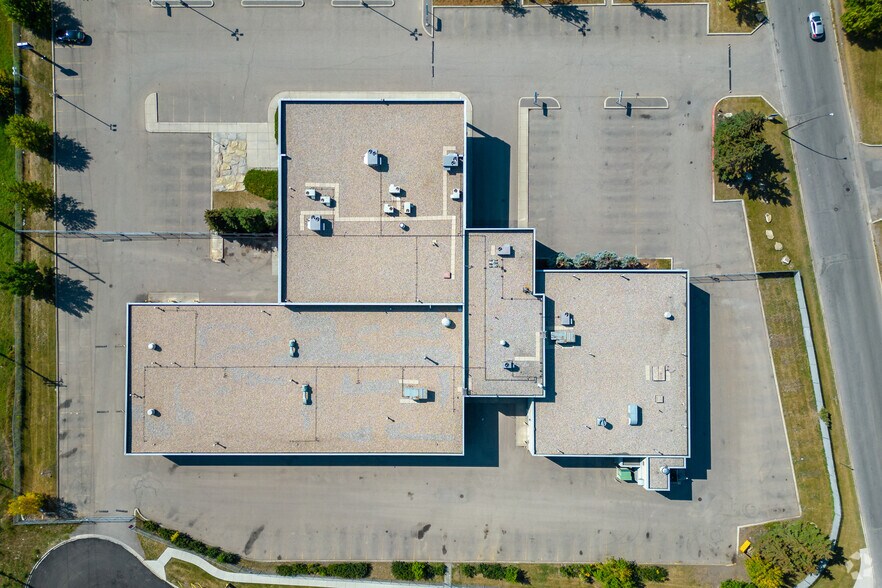 More Photos Of 665 Goddard Ave NE, Calgary Auto Dealership For Sale