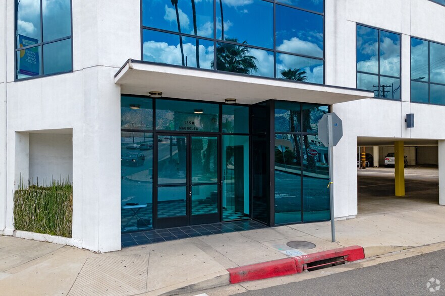 More Photos Of 135 W Magnolia Blvd, Burbank Loft Creative Space For Lease