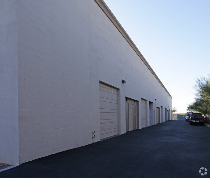 More Photos Of 2103 W Parkside Ln, Phoenix Warehouse For Lease