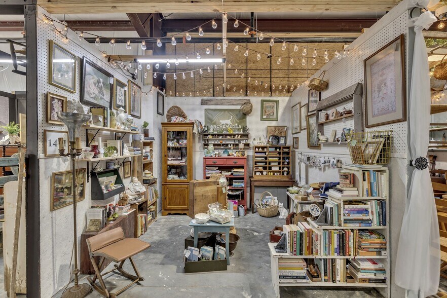 More Photos Of 2120 Old Highway 431 S, Greenbrier Freestanding For Sale