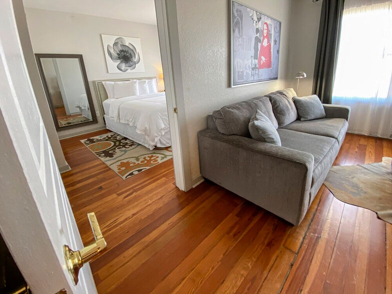 More Photos Of 215 S Woodland Blvd, Deland Hotel For Sale