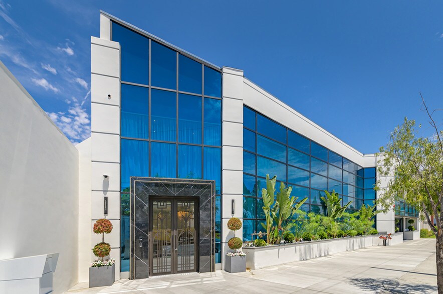 More Photos Of 2211 W Burbank Blvd, Burbank Office For Sale