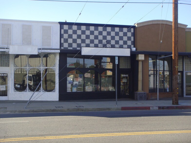 More Photos Of SE Block Of Balboa Blvd & Saticoy St, Van Nuys Storefront For Lease