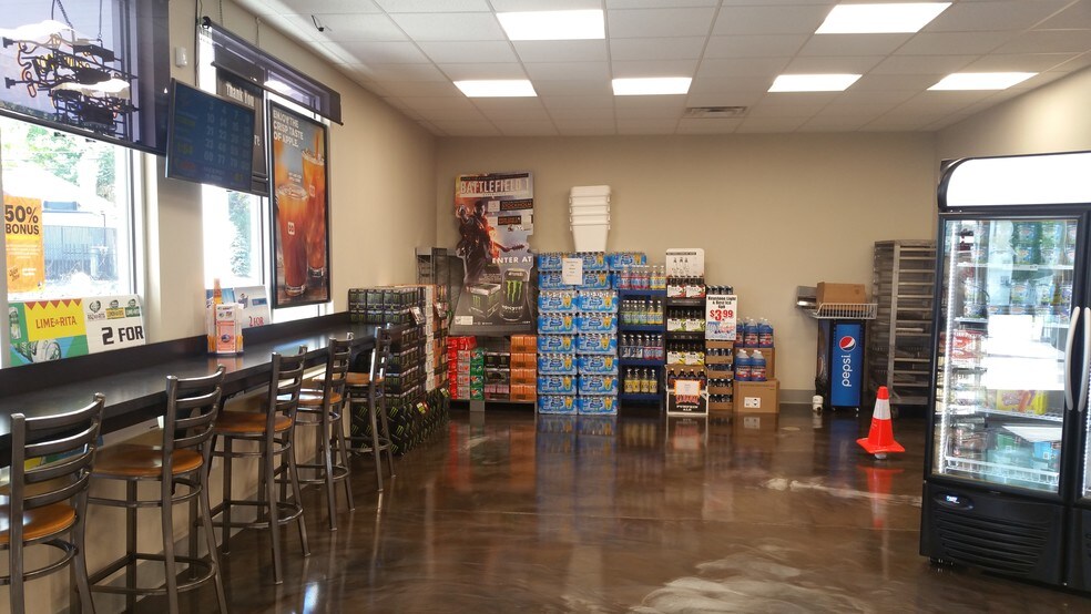 More Photos Of 1095 New Loudon Rd, Cohoes Fast Food For Lease